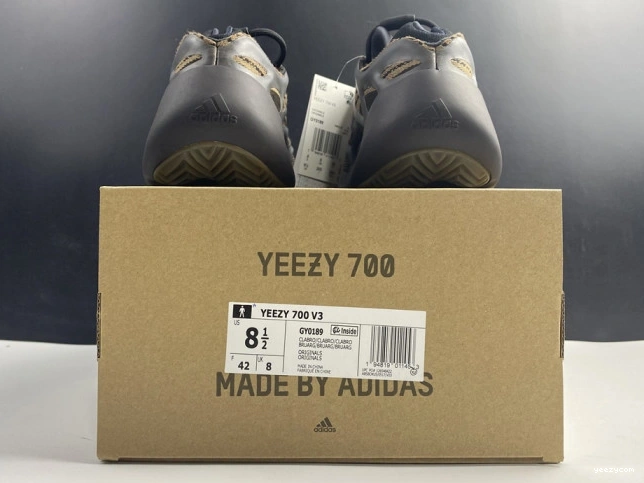 GY0189 ADIDAS V3 700 YEEZY 0809